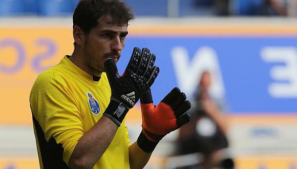 Iker Casillas debutó con triunfo del Porto en partido amistoso contra Duisburgo. (AP)