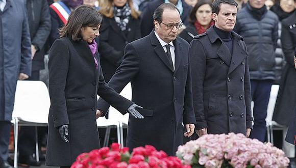 François Hollande visitó por sorpresa la gran mezquita de París tras un año de atentados. (Reuters)