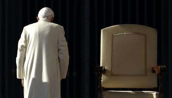 TRONO VACÍO. Benedicto XVI deja el cargo en tiempos que la Iglesia católica es golpeada por casos de curas pederastas. (Reuters)