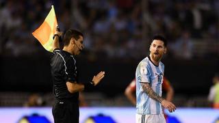Mira los insultos de Messi contra los árbitros asistentes