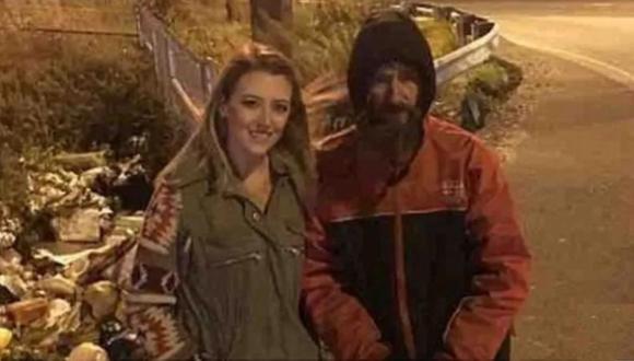 El fraude empezó en 2017 cuando Mark D’Amico sacó una foto de su entonces novia, Katelyn McClure, y el vagabundo, Johnny Bobbitt, en una rampa de una autopista de Filadelfia. (Foto: GOFUNDME)