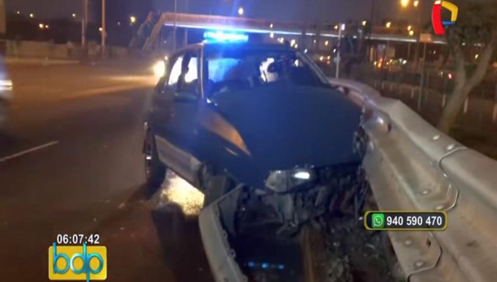 Vehículo chocó contra la berma central en plena avenida Javier Prado (Panamericana TV)