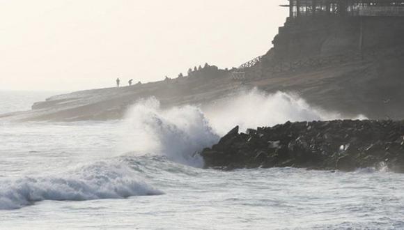 Las olas posteriores del tsunami que se estrellaron en costas lejanas también fueron extrañas, señala el columnista.