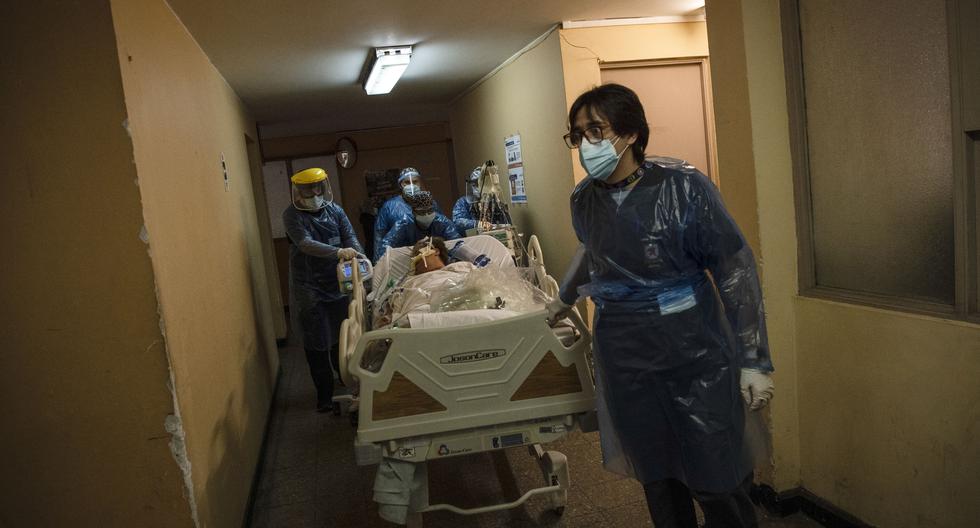 La zona metropolitana de Santiago, el principal foco de la pandemia y donde la red hospitalaria parece recuperarse tras semanas muy estresada, cumplió el viernes siete semanas en cuarentena. (Foto: Martin BERNETTI / AFP)