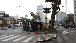 ATU suspende habilitación de bus que se despistó y volcó en la Av. Brasil 