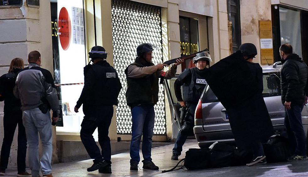 Policía de Francia cercando joyería tomada en Montpellier. (AFP)