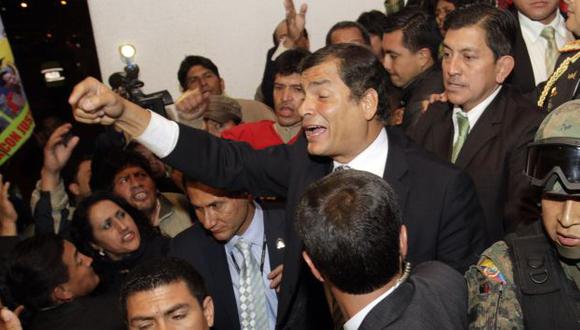 AUTORITARIO. Con la sentencia, el presidente Rafael Correa empeora su relación con la prensa. (AP)