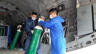 Minsa opta por puente aéreo para enviar 40 balones de oxígeno interdiario a hospital de Moyobamba