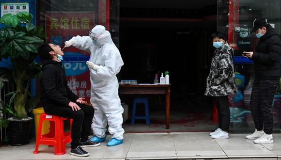 En Wuhan, se había detectado un mínimo rebrote en mayo en una comunidad residencial y las autoridades decidieron llevar test masivos a 11 millones de habitantes. (Foto: AFP)