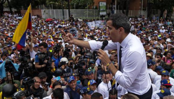 Juan Guaidó  es reconocido como presidente interino de Venezuela por más de 50 Gobiernos, con el de Estados Unidos a la cabeza, pese a que es Maduro quien controla la burocracia y las Fuerzas Armadas. (Foto: AFP)