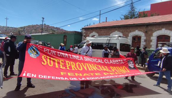 Profesores de la Fenate-Puno, vinculada al Movadef, se desplazaron por el centro de la ciudad sureña. (Foto: Pachamama Radio)