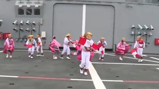 Celebran aniversario de la independencia con baile típico en buque (VIDEO)