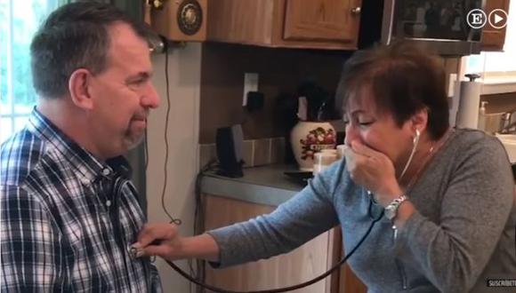 Una madre escucha el corazón trasplantado de su hijo y se emociona hasta las lágrimas. (YouTube|ElPaís)