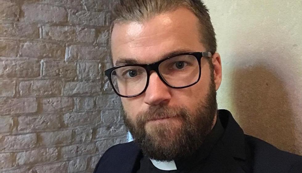 Oskar Arngården, el cura sueco que revoluciona las redes con sus lecciones de crossfit y su gran parecido al actor Chris Hemsworth. (Instagram | crossfitpriest)