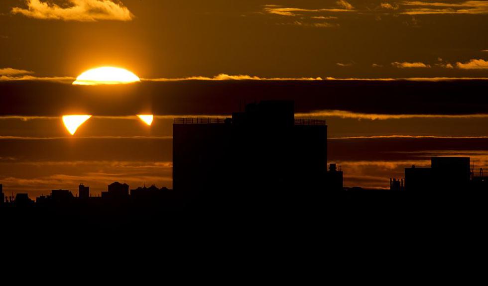Un raro eclipse solar se pudo ver hoy en algunas zonas de África, Europa y Estados Unidos. (AFP)