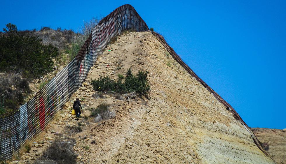 Donald Trump y López Obrador desean tratar otros asuntos para solucionar el problema migratorio de fondo. (Foto: EFE)