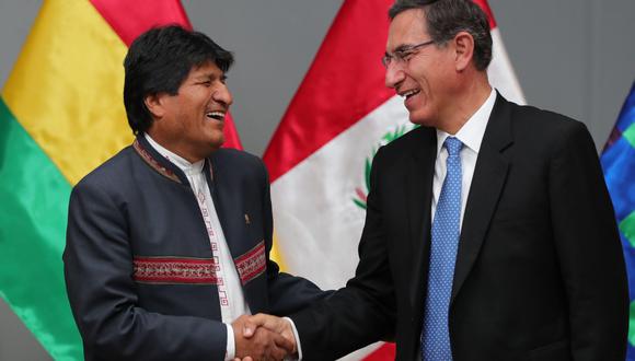 El presidente Martín Vizcarra y Evo Morales durante una reunión del Gabinete Binacional Perú-Bolivia. (Foto: EFE)