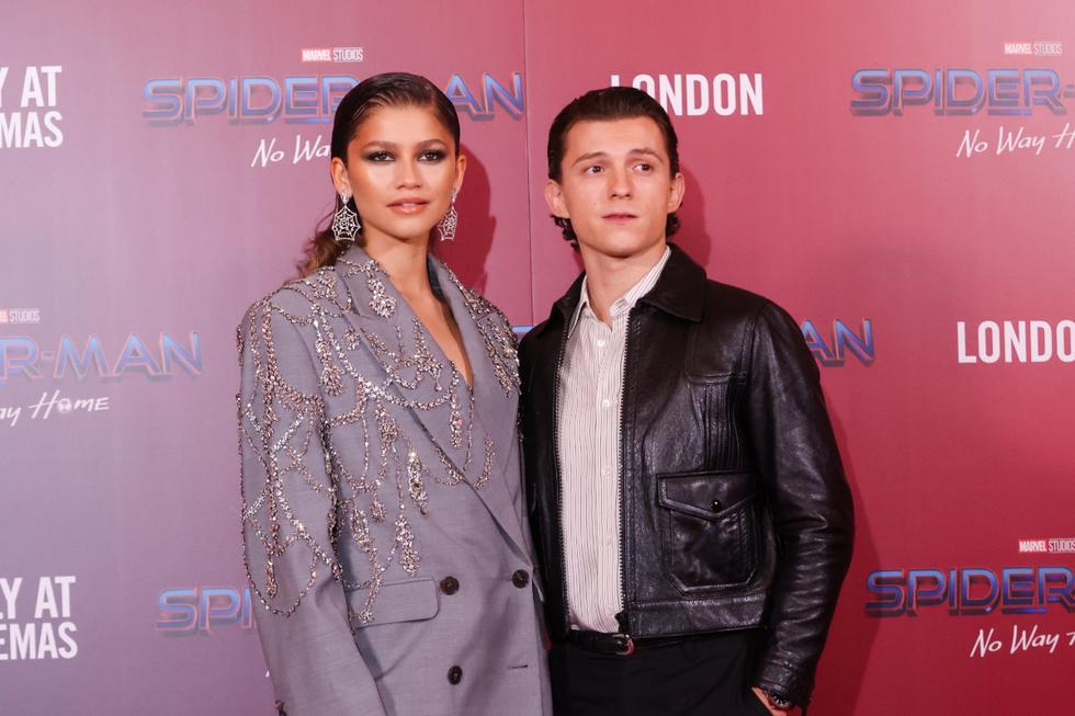 La actriz estadounidense Zendaya y el actor británico Tom Holland asistieron al photocall de “Spider-Man: No Way Home” en The Old Sessions House en Londres, Reino Unido. (Foto: EFE).