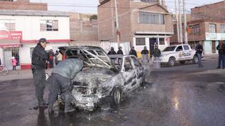 Puno: Queman vehículo en segundo día de paro por contaminación del lago Titicaca