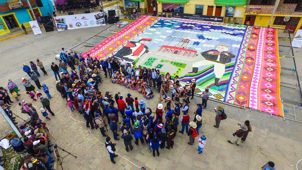 Espinar consiguió el récord Guinness al tapiz más grande del mundo (Difusión)