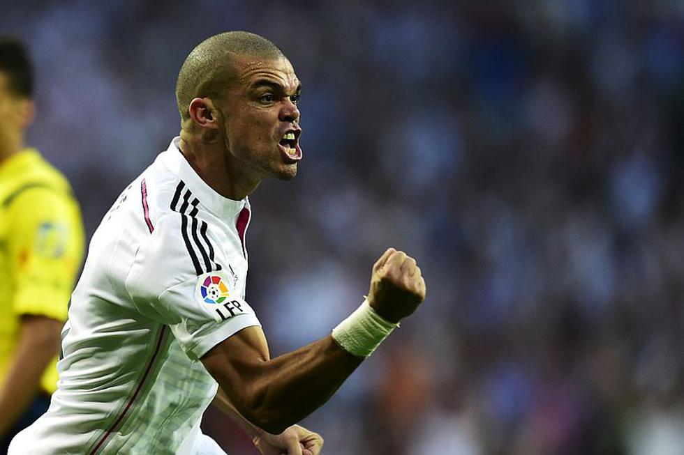 Pepe puso el segundo para el Real Madrid de cabeza. (AFP)