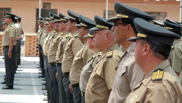 Policías no pueden ser contratados por entidades públicas si no renuncian a sus pensiones.  (Perú21)