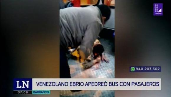 Ciudadano de nacionalidad venezolana fue acusado de lanzar una piedra al conductor de un bus de transporte público. (Captura: Latina)