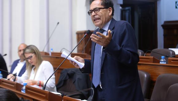 Alberto Quintanilla indicó que no existe contradicción en su precandidatura al Congreso para culminar el periodo 2016-2021. (Foto: Congreso)