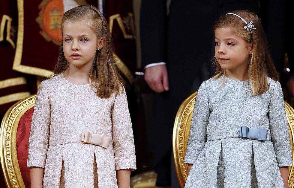 Las princesa Leonor y la infanta Sofía fueron también las protagonistas de la ceremonia de proclamación de Felipe VI. (EFE)