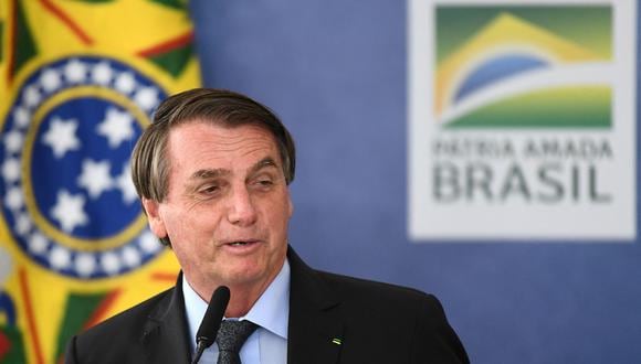 El presidente brasileño, Jair Bolsonaro, pronuncia un discurso durante el lanzamiento del Programa de Aguas Brasileñas en celebración del Día Internacional del Agua en el Palacio Planalto de Brasilia, el 22 de marzo de 2021 (Foto de EVARISTO SA / AFP)