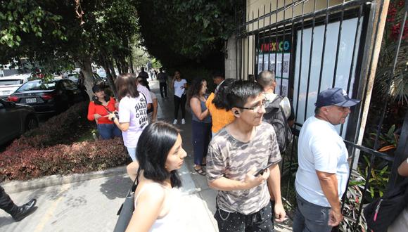Peruanos hacen colas para tramitar visa en Embajada de México. (Foto: GEC).