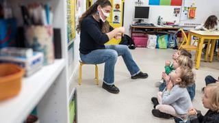 Francia retira la mascarilla en escuelas de zonas con menos casos de COVID-19