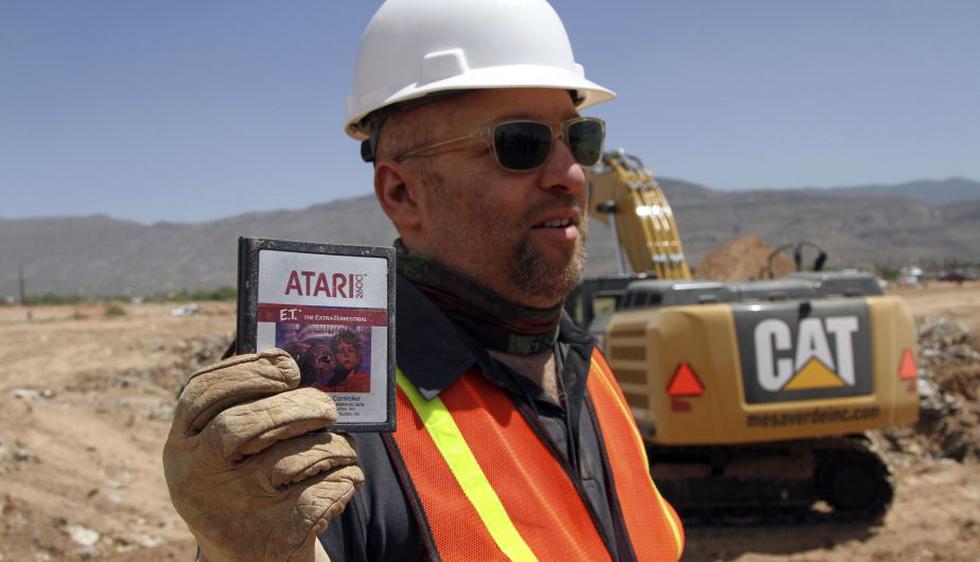 En un vertedero del estado de Nuevo México (EEUU), un equipo de documentalistas desenterró cientos de copias del que es considerado el peor videojuego de la historia, E.T. de la compañía Atari. (AP)