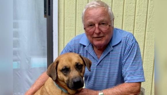 Aunque la casa sufrió grandes daños, Brian Rand está feliz y agradecido con su fiel perro que le salvó la vida. (Foto: Facebook/Brian Rand)