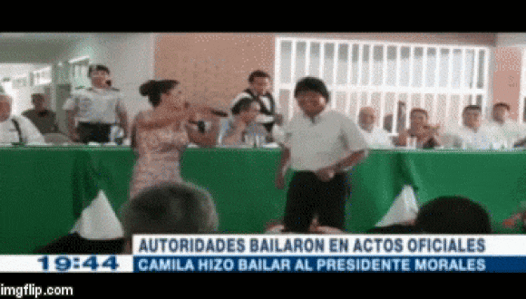 Evo Morales bailó al ritmo de ‘Juana la cubana’ y deslumbró con su ‘baile del cuello’. (YouTube)