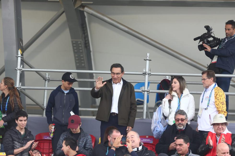 El presidente Vizcarra fue saludado por los asistentes a las finales de frontón. (Foto: Giancarlo Avila / GEC)