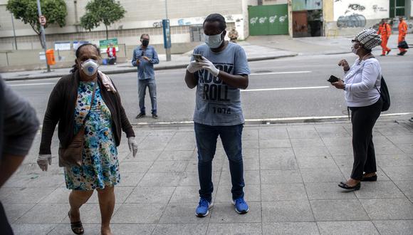 Brasil apura el suministro de mascarillas ante la propagación del coronavirus que acumula unos 16.000 casos y más de 800 muertos en su territorio. (Foto: AFP/Mauro Pimentel)