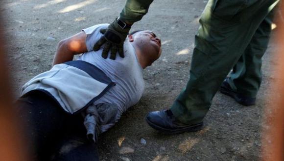 Entre los 42 detenidos el domingo pasado en la frontera entre Estados Unidos y México hay menores de edad. | Foto: Reuters