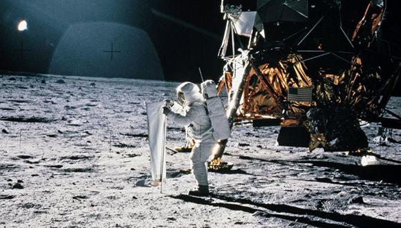 Poco más de seis horas después, a las 02:56 horas, el comandante Armstrong posó su pie izquierdo en la superficie lunar. (Foto: NASA)
