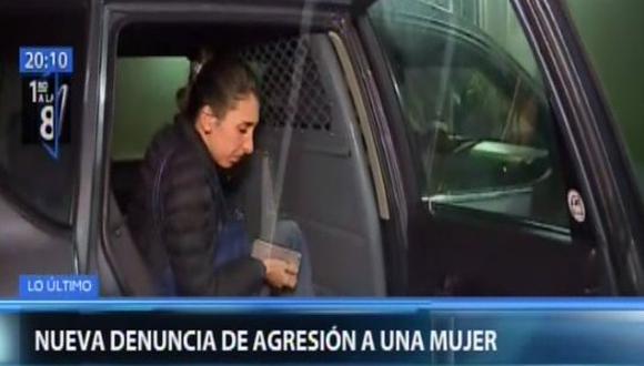 Camila De Osma a su llegada a la Comisaría de Miraflores.