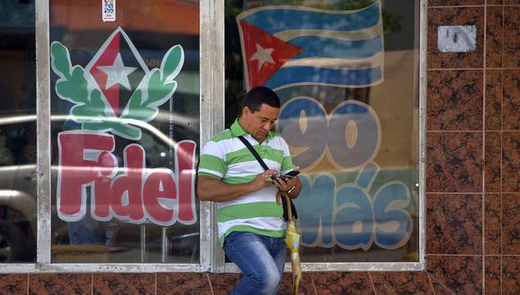 Los paquetes de datos móviles del operador público Etecsa van desde US$7 por 600 megas hasta US$30 por 4 gigas en Cuba.&nbsp;(Foto: AP)