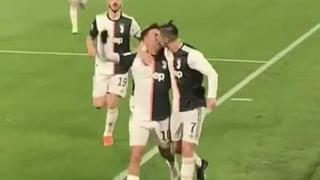 Cristiano Ronaldo y Paulo Dybala celebran victoria de la Juventus con beso en la boca [VIDEO]