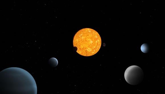 La impresión del artista de este folleto publicado por la Agencia Espacial Europea (ESA) muestra el sistema planetario TOI-178, que fue revelado por el observador de exoplanetas de la ESA, Cheops. (Foto de AGENCIA ESPACIAL EUROPEA / AFP)