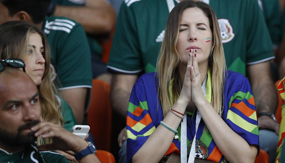 Hincha de la Selección de México vivieron una agonía en Ekaterimburgo tras la clasificación a octavos de final. (Foto: AP)