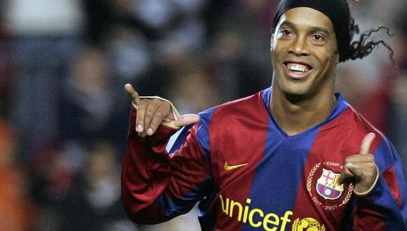 La última vez que Ronaldinho pisó el césped del Camp Nou fue en 2010 por el trofeo Joan Gamper. (AP)
