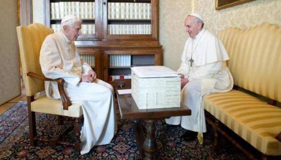 Benedicto XVI y Francisco. (Agencia)