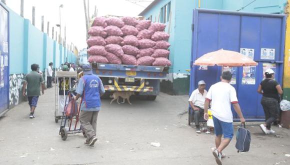 Cerca de 50 camiones ingresaron para sacar mercadería