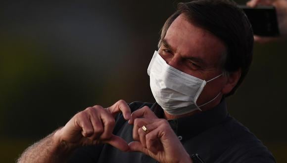 Jair Bolsonaro, que desde el propio inicio de la pandemia se ha negado a aceptar su verdadera gravedad y alcance, fue sometido la semana pasada a un nuevo análisis y volvió a dar positivo. (Foto: EVARISTO SA / AFP)