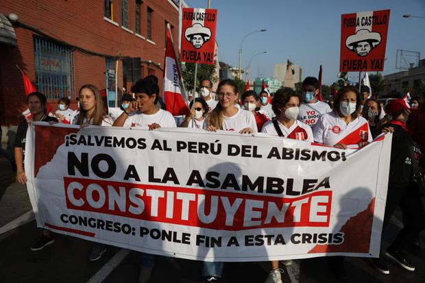 Citizen groups together with some politicians march against the constituent assembly.  Photos: Julio Reaño/@Photo.gec