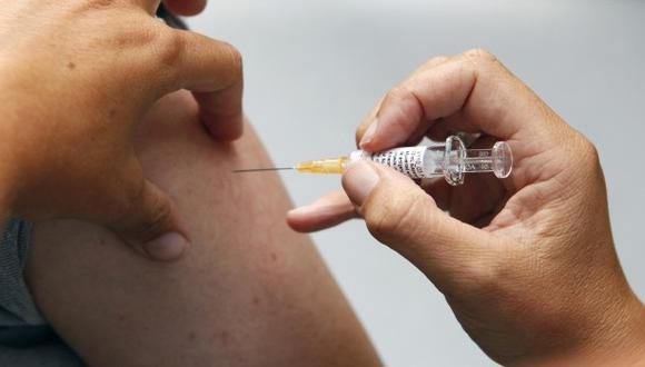 En el Perú existe una sola vacuna que protege contra los cuatro tipos de meningococo A, C, Y, W-135 que son responsables de esta enfermedad.